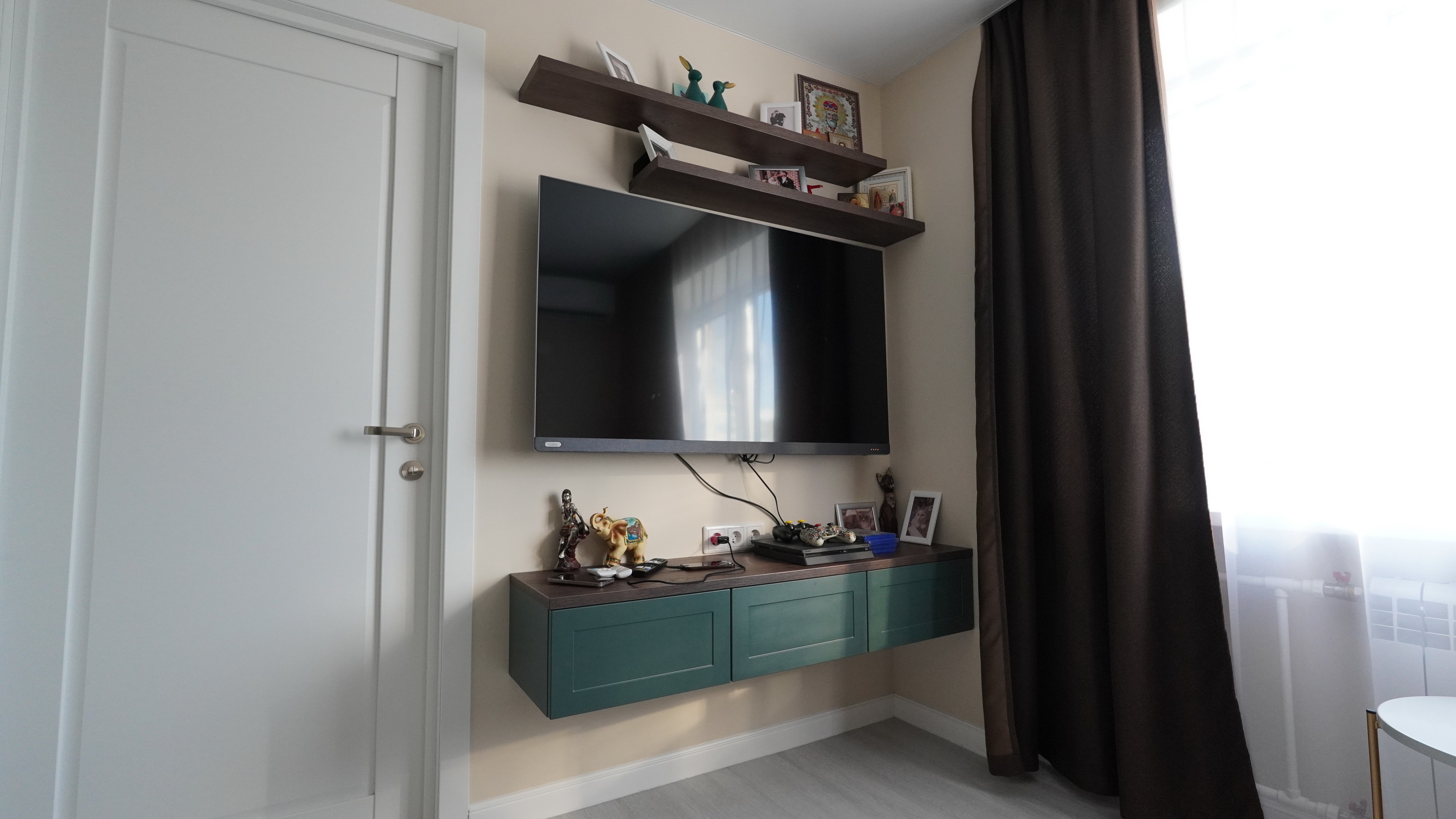 Подвесная тумба в гостиную под заказ